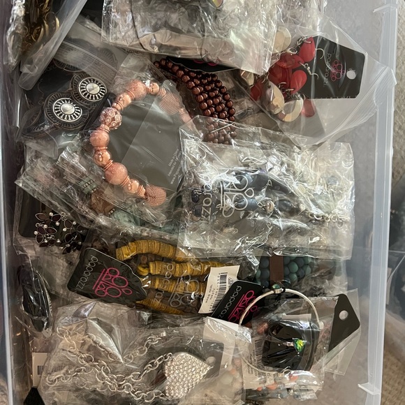 Lot of 100 pieces of Paparazzi jewelry - Picture 4 of 8